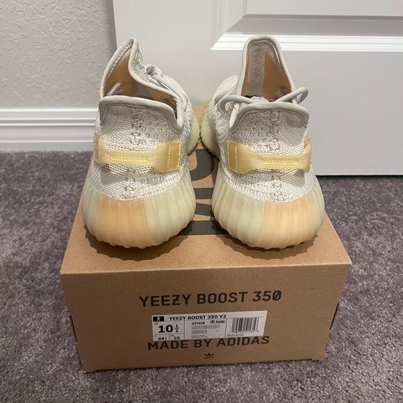 Yeezy Boost - Picture 6 of 6